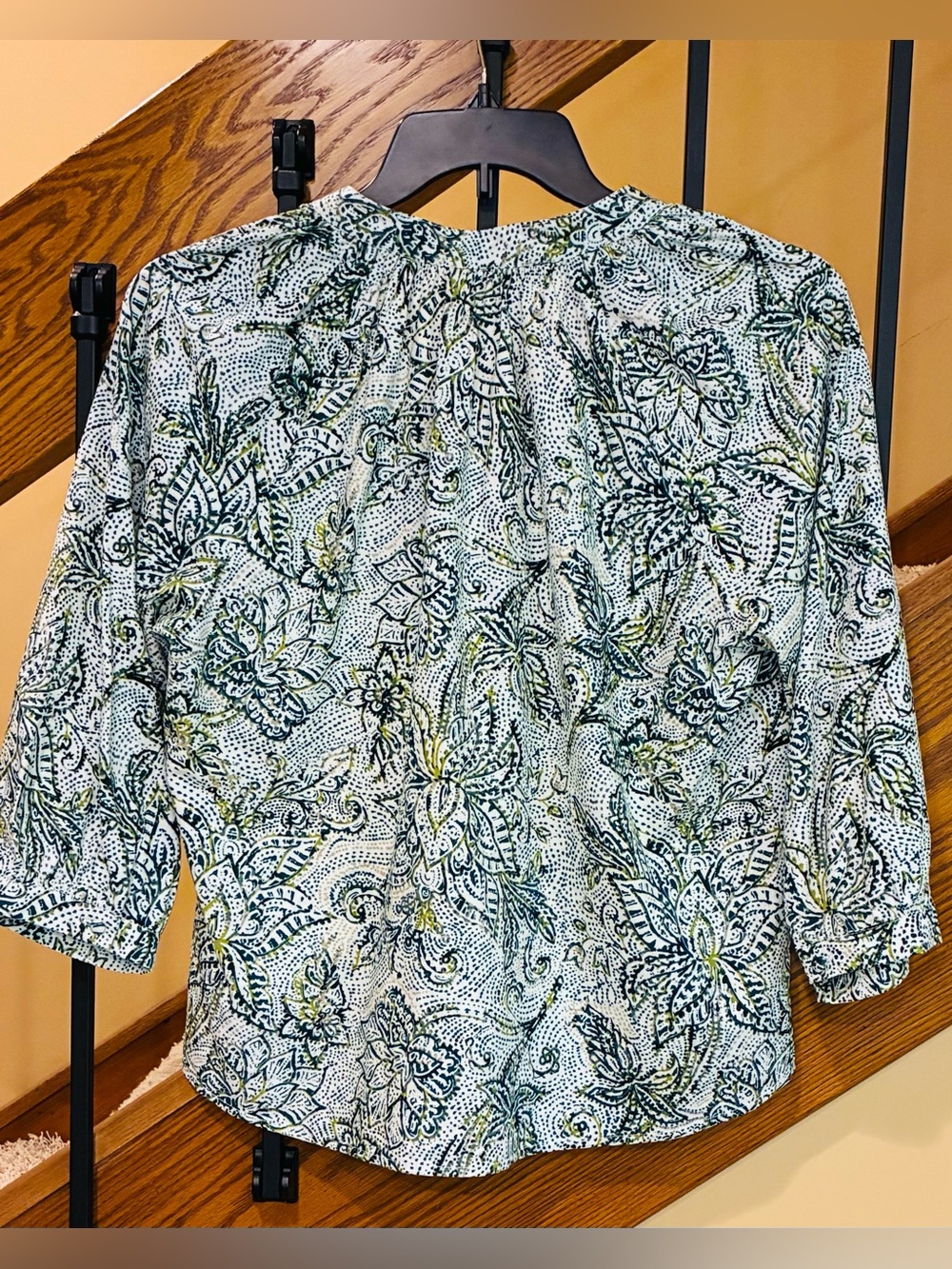 Roan+Ryan Blouse Split V Neck 3/4 Button Cuff Sleeve Green Multi Floral SZ. Med - Picture 2 of 13